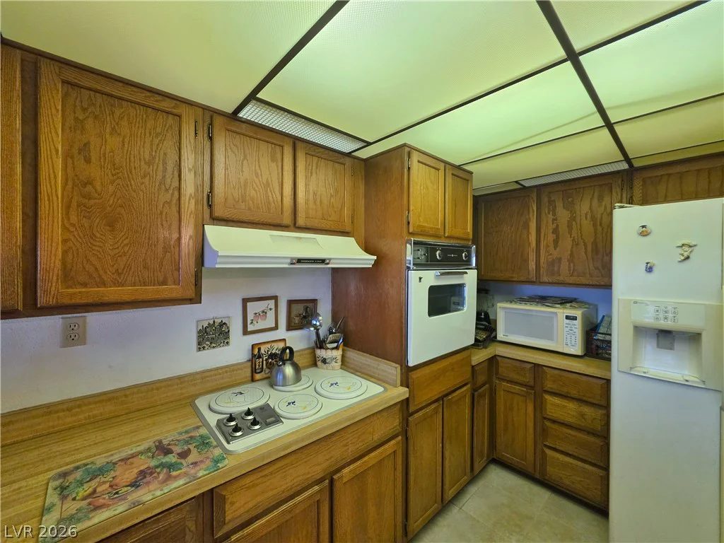 745 Royal Crest, Las Vegas, NV 89169