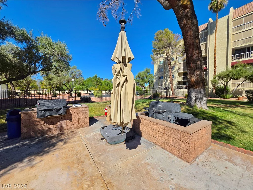 745 Royal Crest, Las Vegas, NV 89169