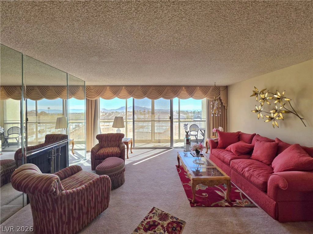 745 Royal Crest, Las Vegas, NV 89169