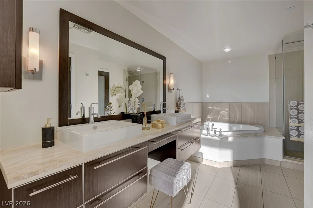 8925 Flamingo, Las Vegas, NV 89147