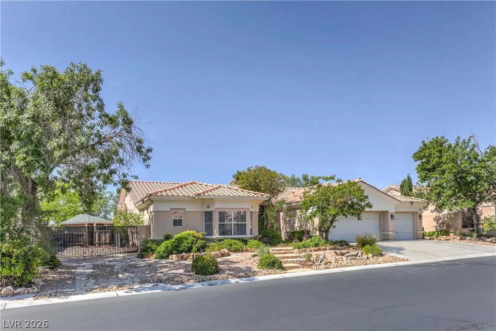 7411 Bridlehorne, Las Vegas, NV 89131
