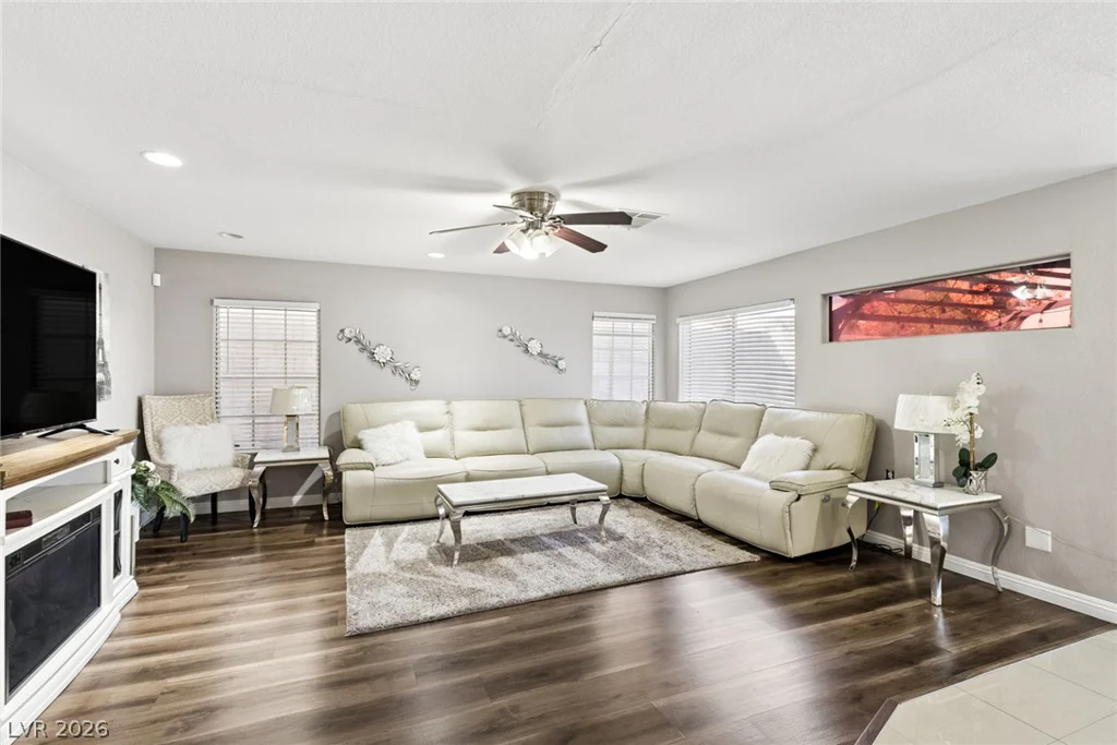 8500 Gilmore, Las Vegas, NV 89129