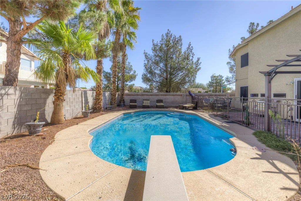 8500 Gilmore, Las Vegas, NV 89129
