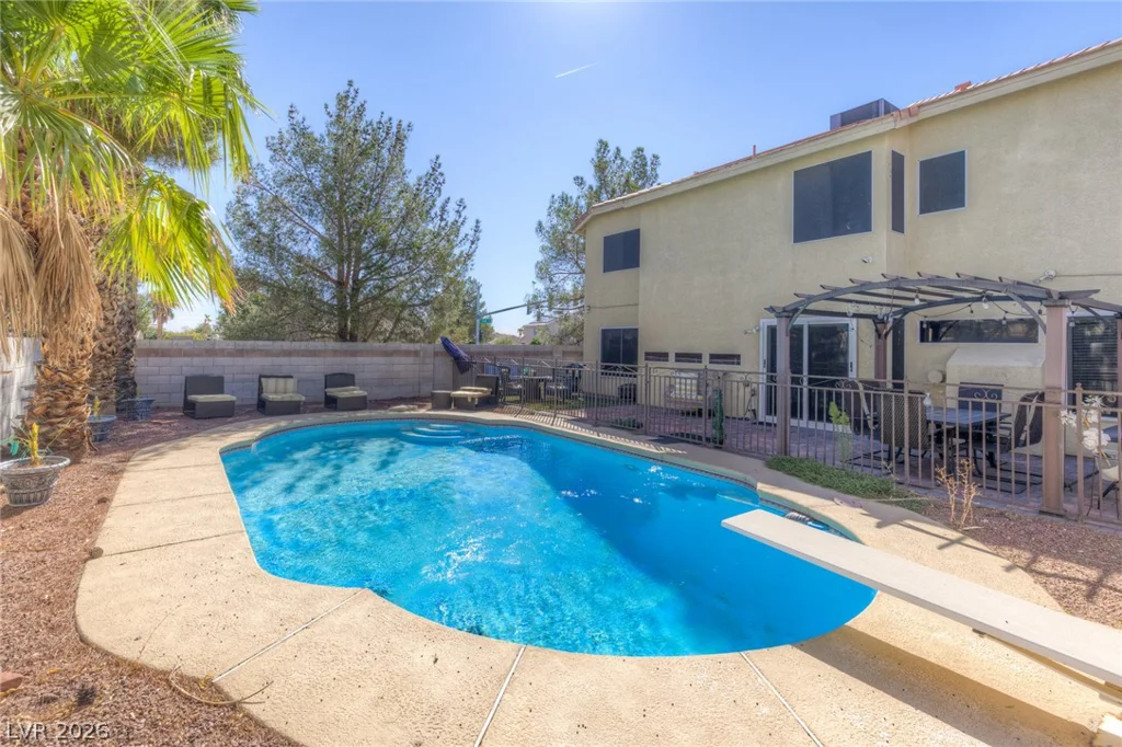 8500 Gilmore, Las Vegas, NV 89129