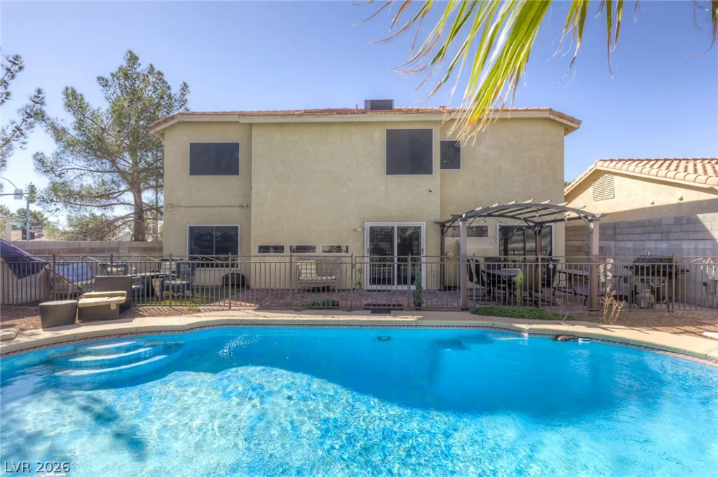 8500 Gilmore, Las Vegas, NV 89129
