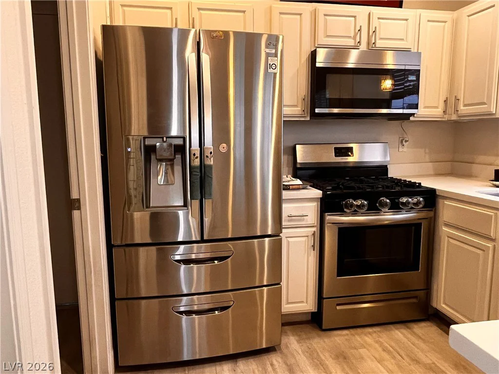 932 Rainbow Rock, Las Vegas, NV 89123