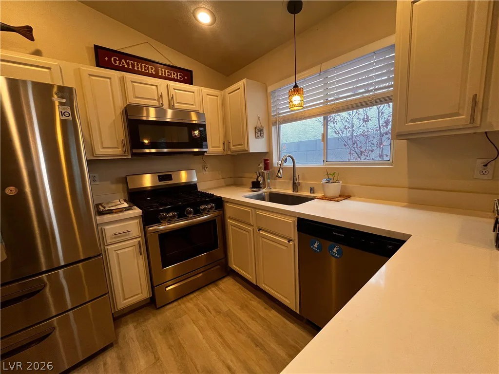 932 Rainbow Rock, Las Vegas, NV 89123