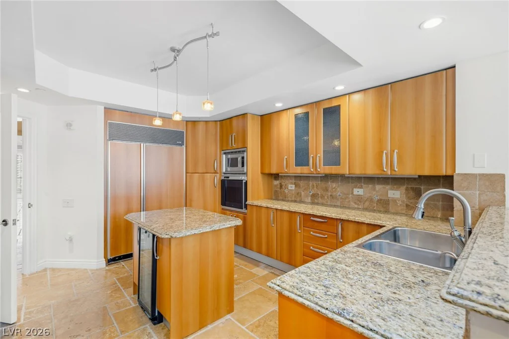 2747 Paradise, Las Vegas, NV 89109
