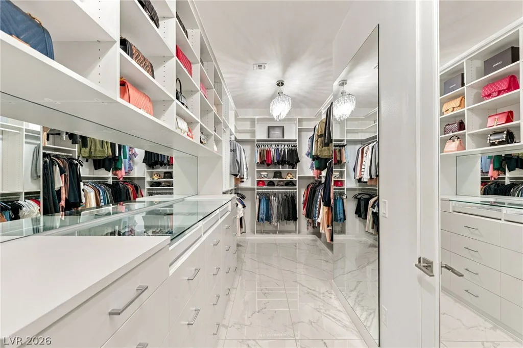 38 Grey Feather, Las Vegas, NV 89135