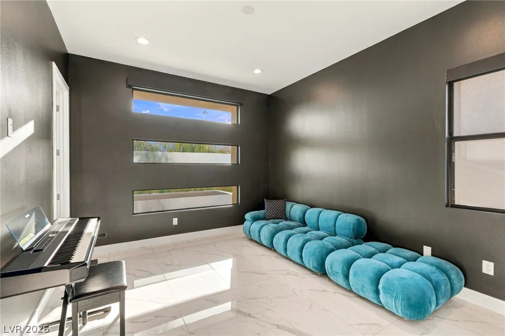 38 Grey Feather, Las Vegas, NV 89135