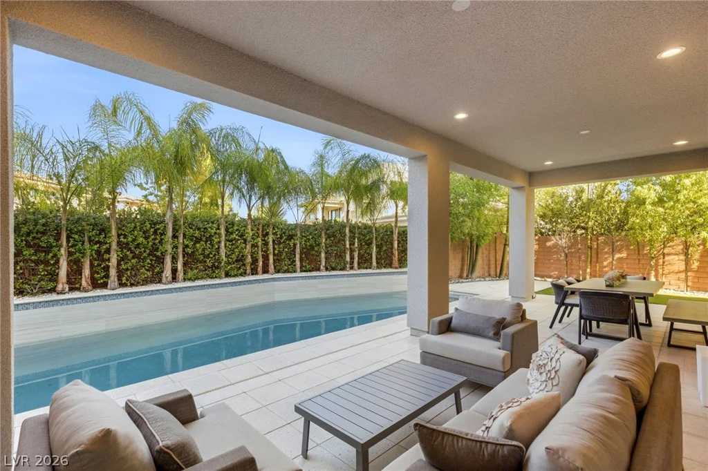 38 Grey Feather, Las Vegas, NV 89135