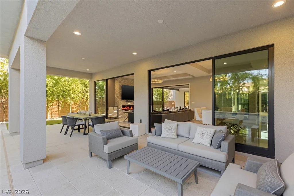 38 Grey Feather, Las Vegas, NV 89135