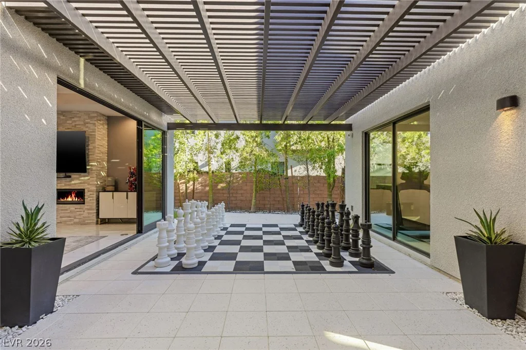 38 Grey Feather, Las Vegas, NV 89135