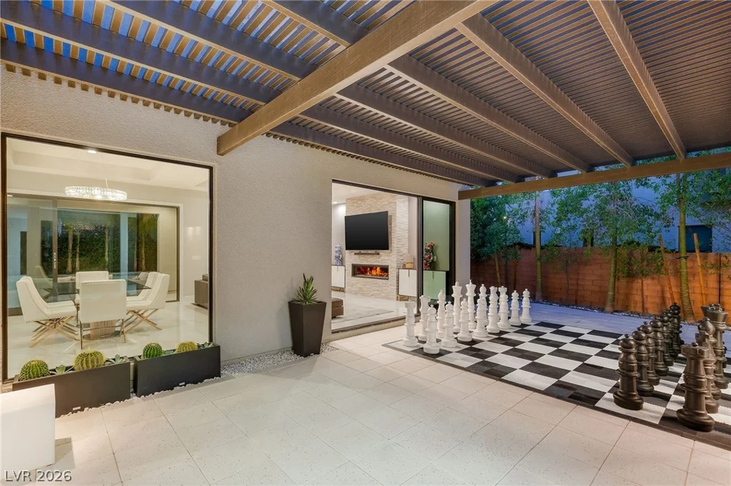 38 Grey Feather, Las Vegas, NV 89135