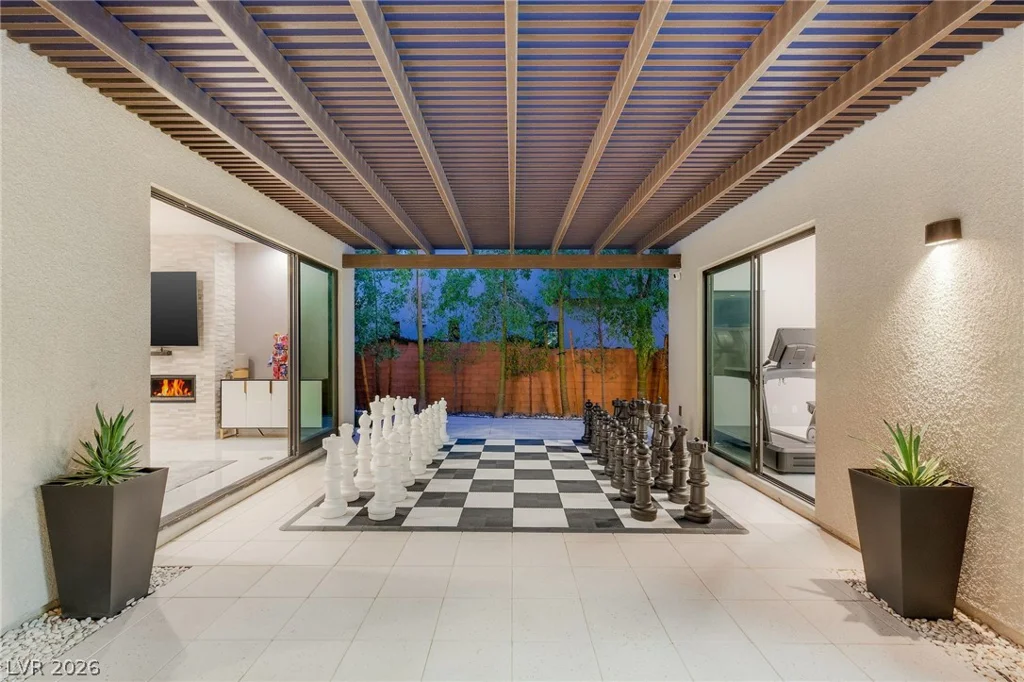 38 Grey Feather, Las Vegas, NV 89135