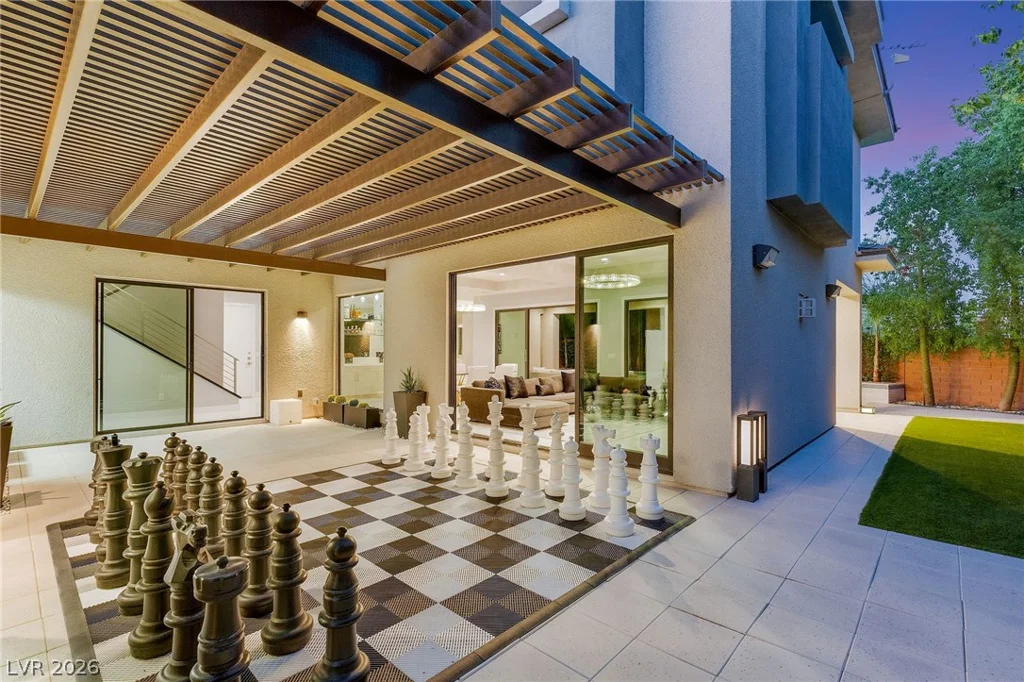 38 Grey Feather, Las Vegas, NV 89135