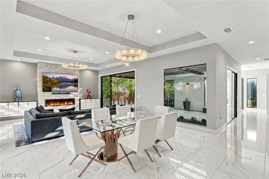 38 Grey Feather, Las Vegas, NV 89135