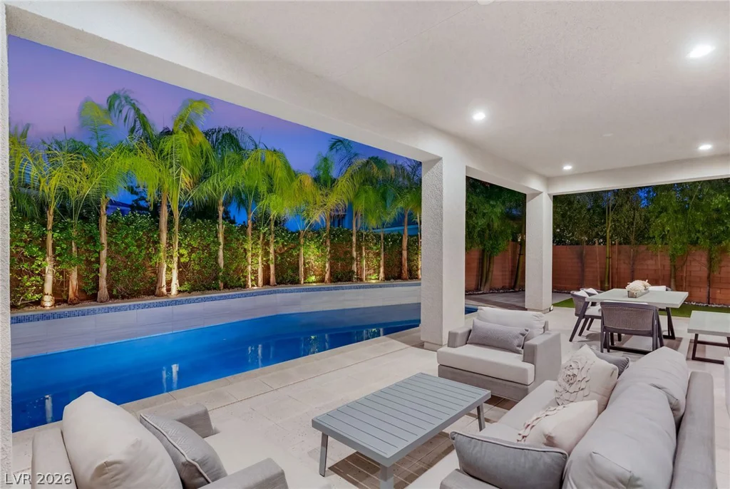 38 Grey Feather, Las Vegas, NV 89135