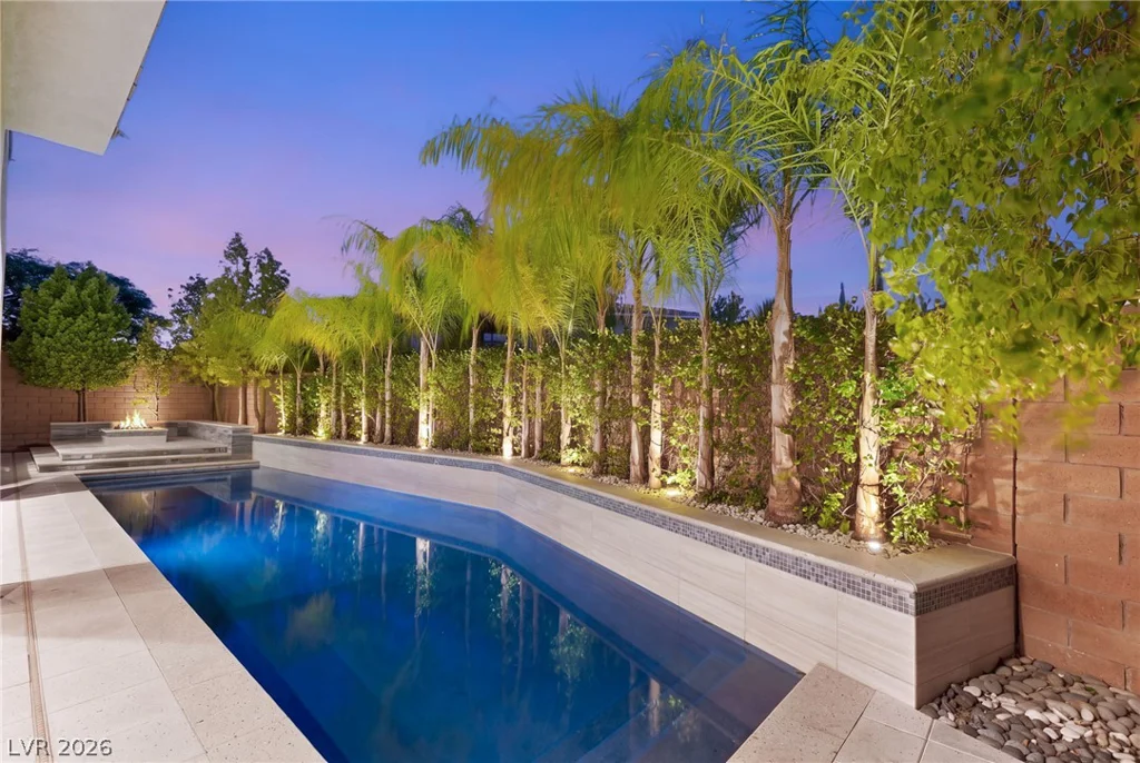 38 Grey Feather, Las Vegas, NV 89135