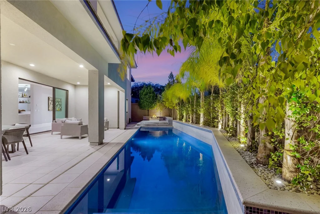 38 Grey Feather, Las Vegas, NV 89135