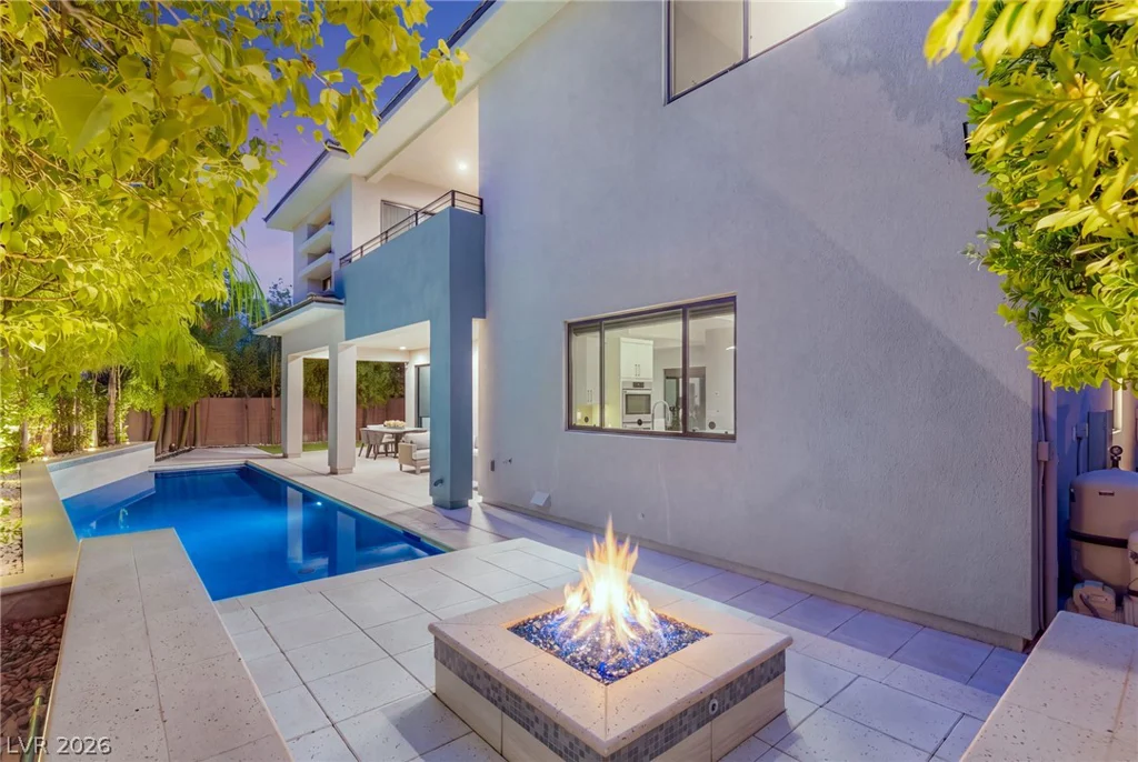 38 Grey Feather, Las Vegas, NV 89135