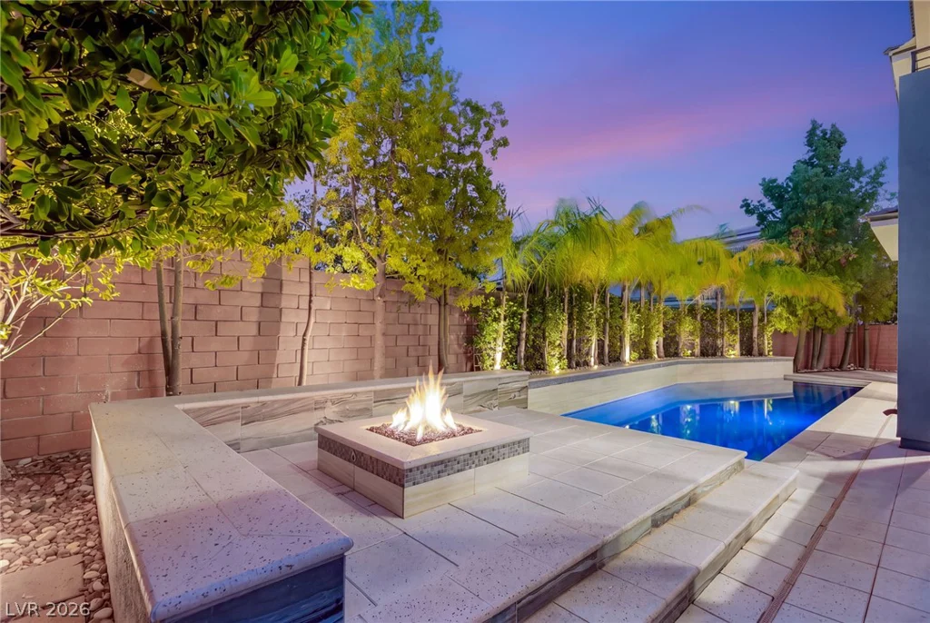 38 Grey Feather, Las Vegas, NV 89135
