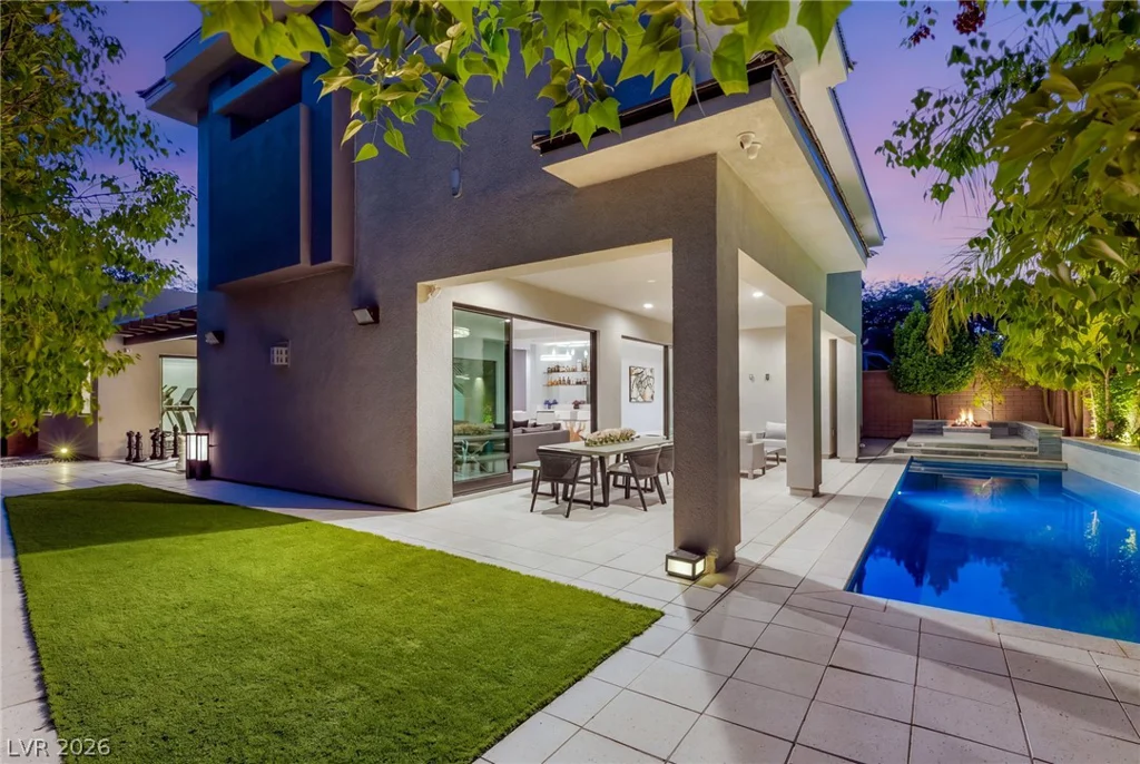 38 Grey Feather, Las Vegas, NV 89135