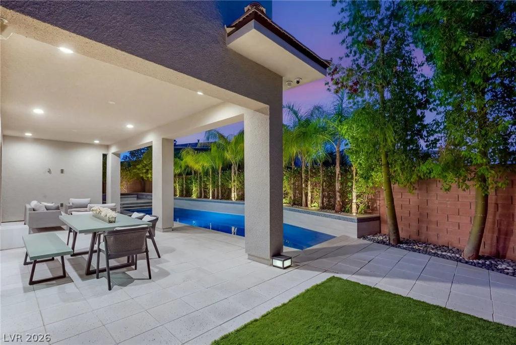 38 Grey Feather, Las Vegas, NV 89135