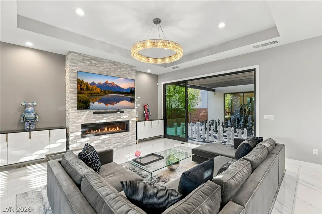 38 Grey Feather, Las Vegas, NV 89135
