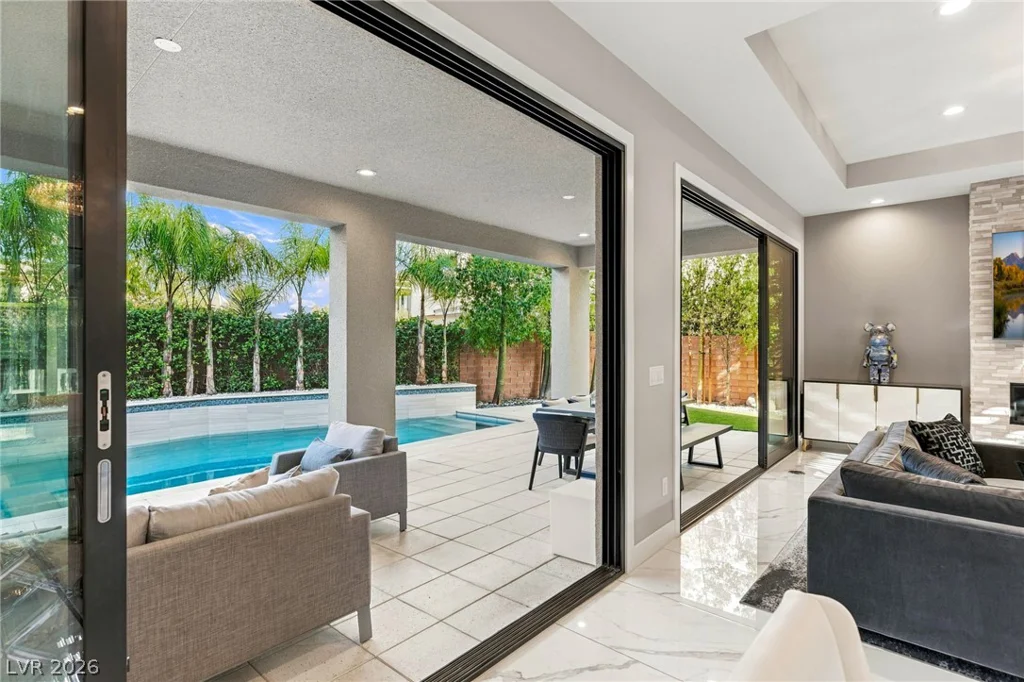 38 Grey Feather, Las Vegas, NV 89135