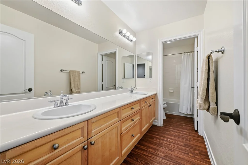 7572 Desertscape, Las Vegas, NV 89178