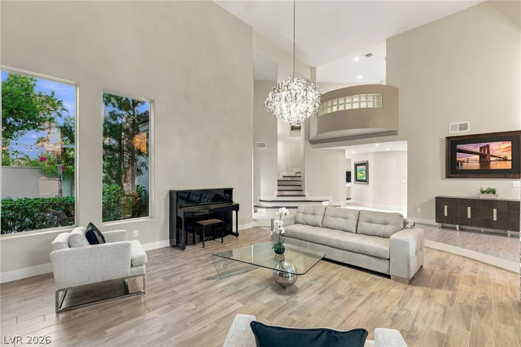 2060 Palm Canyon, Las Vegas, NV 89117