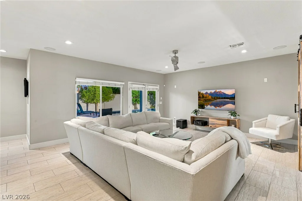 2060 Palm Canyon, Las Vegas, NV 89117