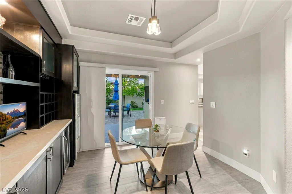 2060 Palm Canyon, Las Vegas, NV 89117