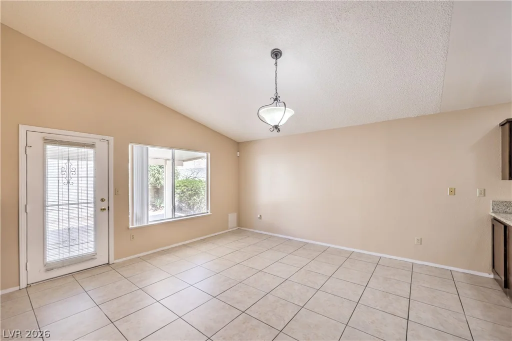 9824 Russett Wood, Las Vegas, NV 89117