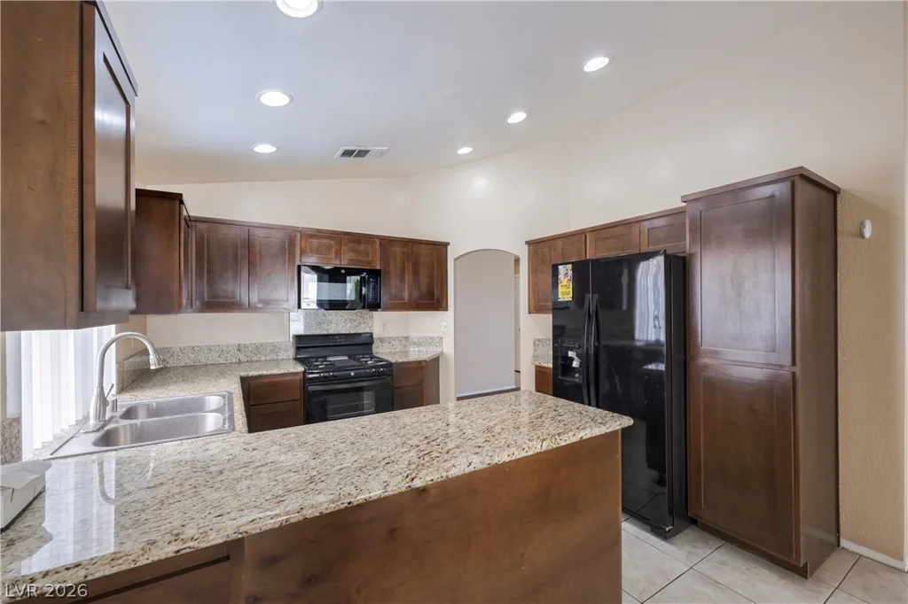 9824 Russett Wood, Las Vegas, NV 89117