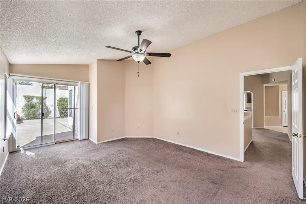 9824 Russett Wood, Las Vegas, NV 89117