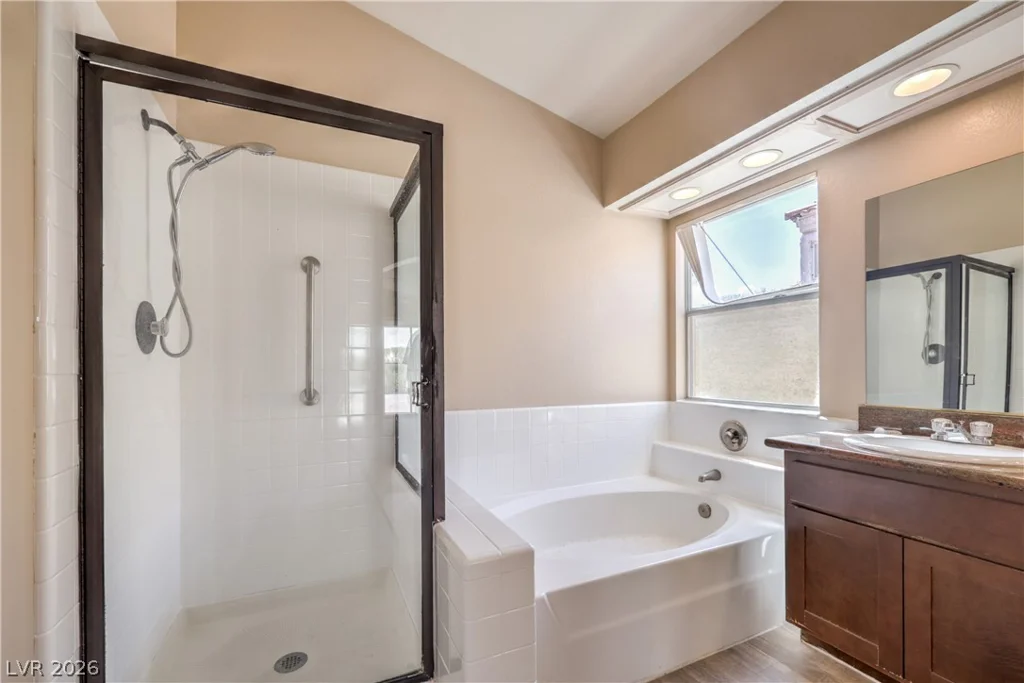 9824 Russett Wood, Las Vegas, NV 89117
