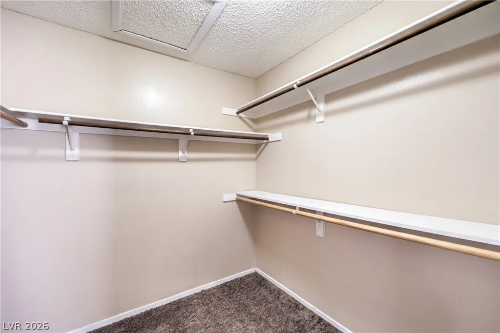 9824 Russett Wood, Las Vegas, NV 89117