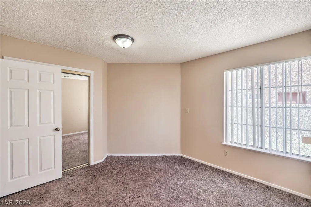 9824 Russett Wood, Las Vegas, NV 89117