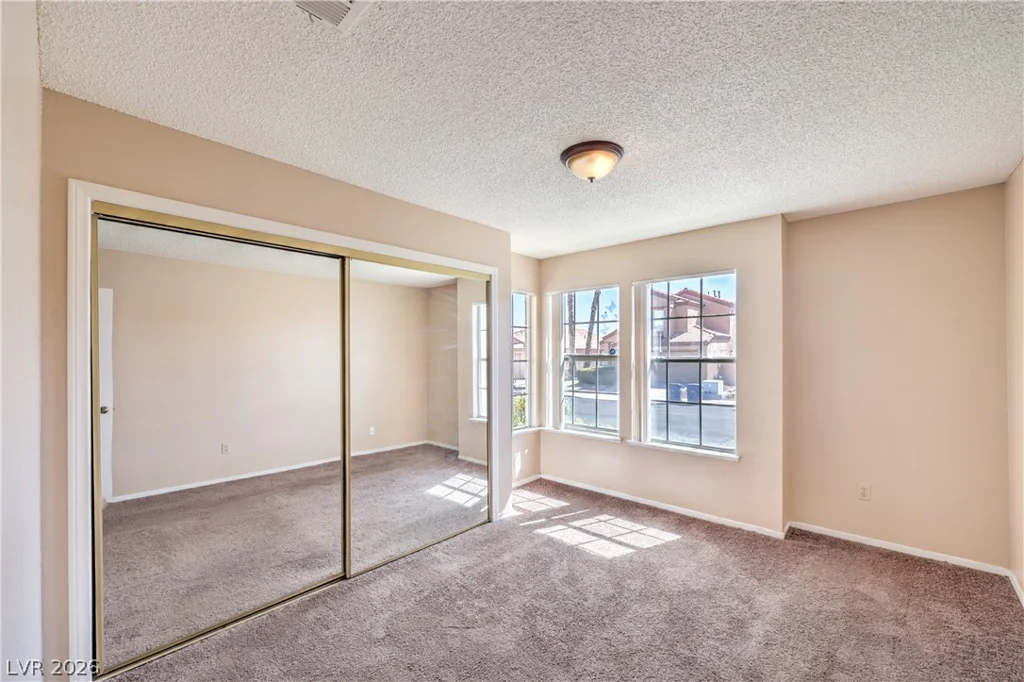 9824 Russett Wood, Las Vegas, NV 89117