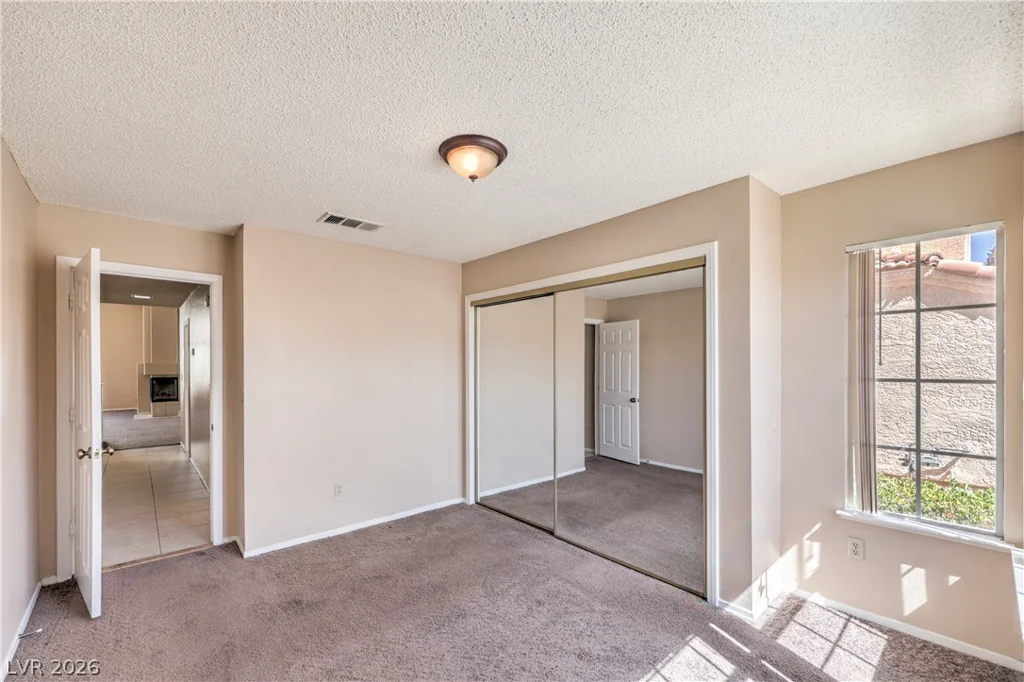 9824 Russett Wood, Las Vegas, NV 89117