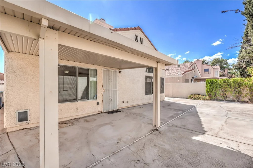 9824 Russett Wood, Las Vegas, NV 89117