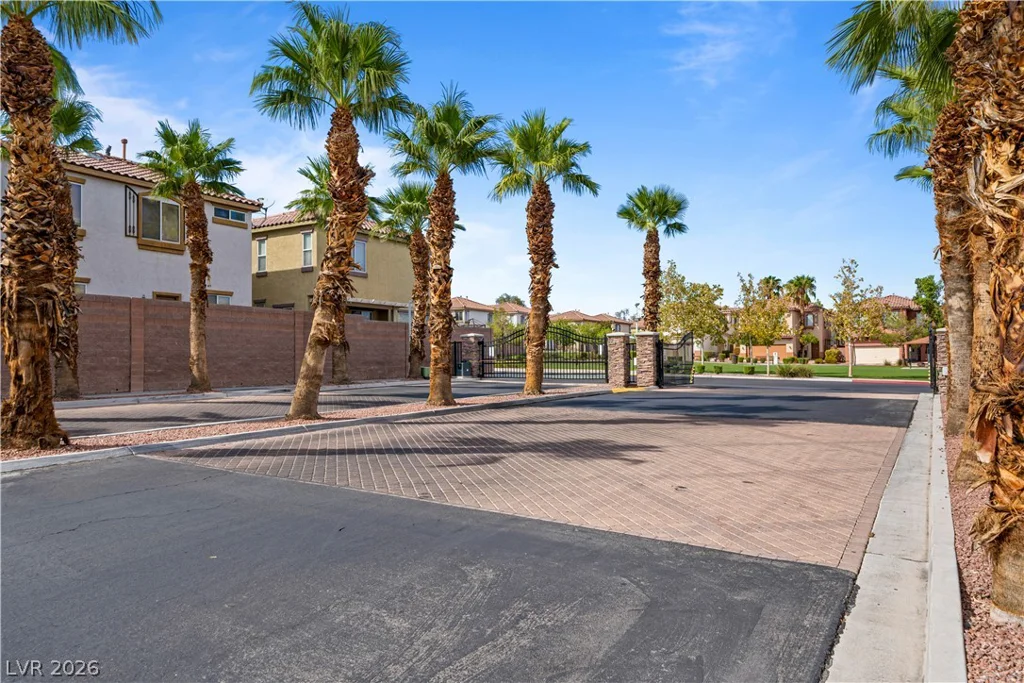 7208 Glen Shire, Las Vegas, NV 89149