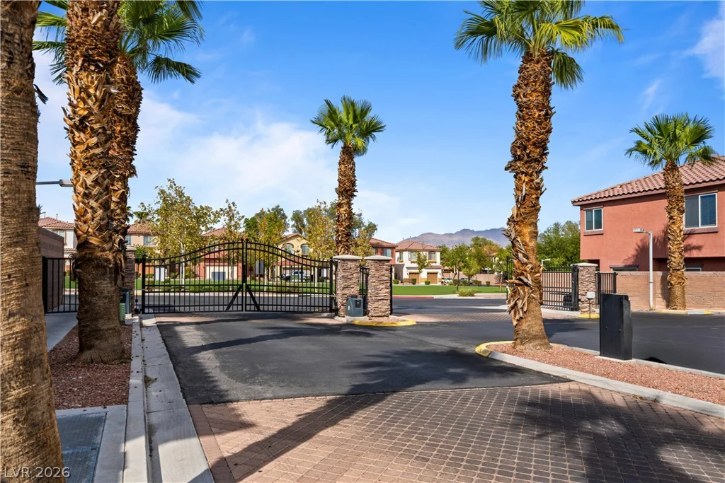 7208 Glen Shire, Las Vegas, NV 89149