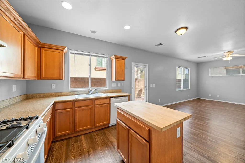 7208 Glen Shire, Las Vegas, NV 89149