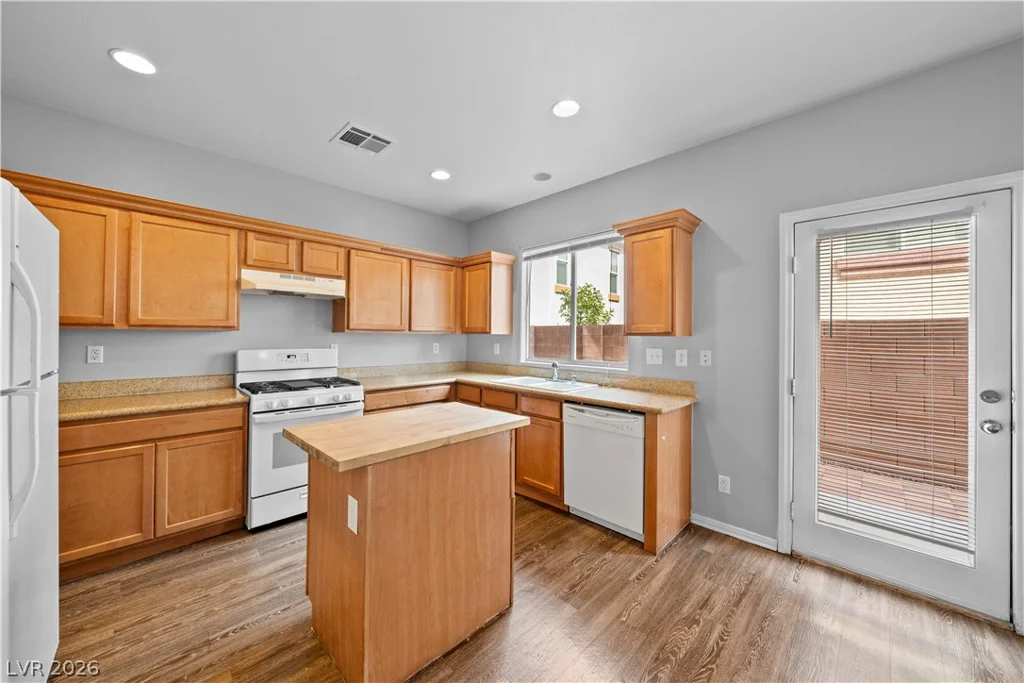 7208 Glen Shire, Las Vegas, NV 89149
