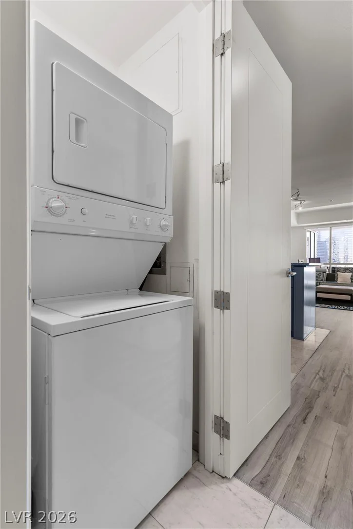 4575 Dean Martin, Las Vegas, NV 89103