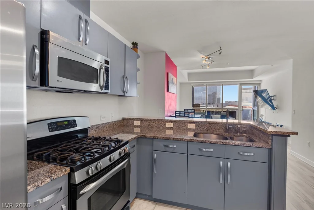 4575 Dean Martin, Las Vegas, NV 89103