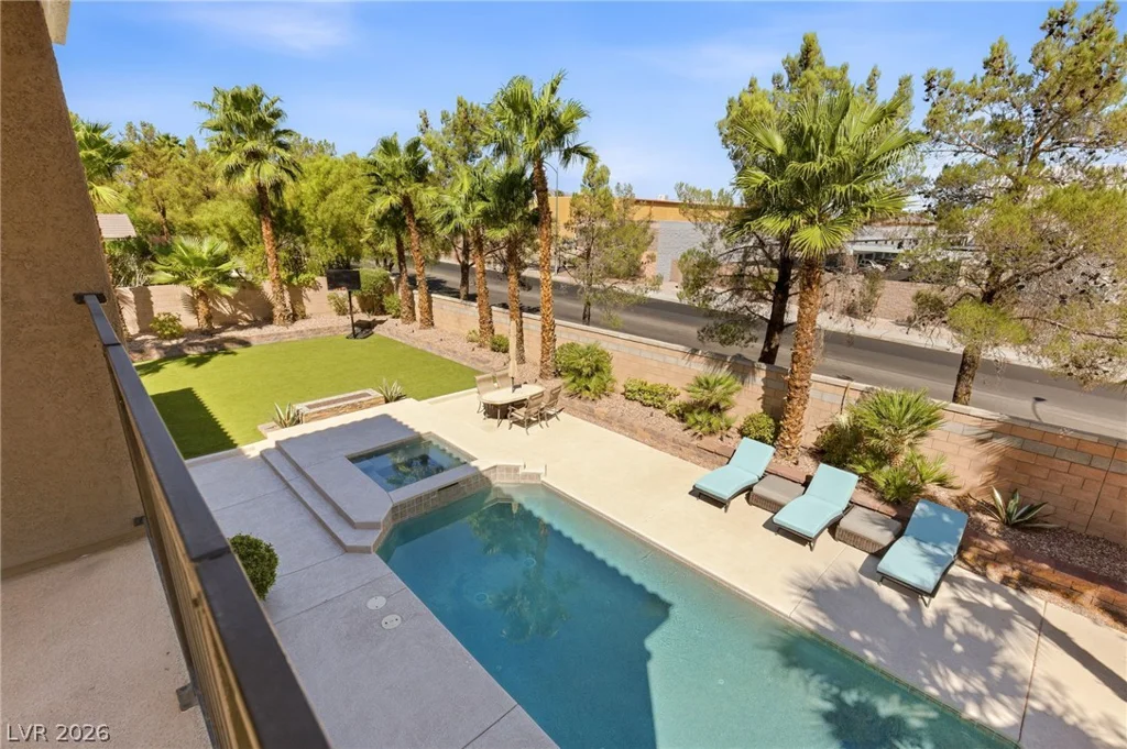 8052 Dark Hollow, Las Vegas, NV 89117